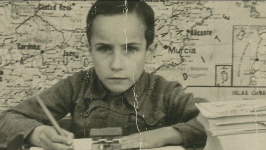 Manuel Vicent cuando era niño
