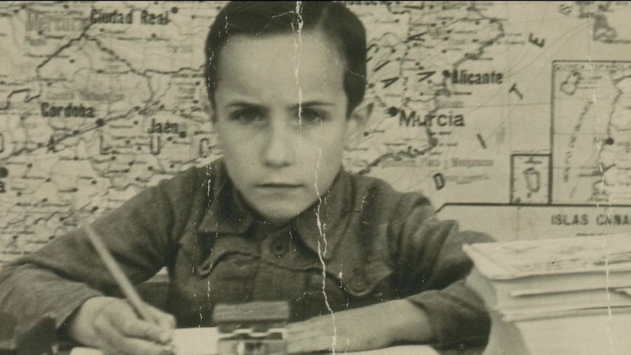 Manuel Vicent cuando era niño