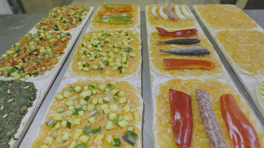 Tradicionalment es portava al forn el recapte de les collites per coure les coques