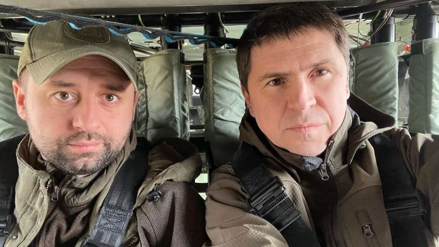 Mykhailo Podoliak y  David Arakhamia capitanean las negociaciones con Rusia
