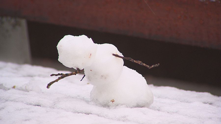 Muñeco de nieve en miniatura en Pamplona