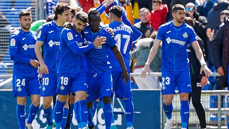 Los jugadores del Getafe celebran el tanto de Mayoral ante el Mallorca.