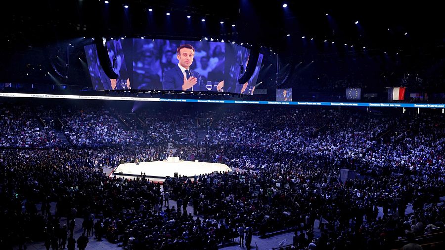 El presidente de Francia y candidato al Elíseo, Emmanuel Macron, a su llegada al Paris La Defense Arena en un mitin de campaña.