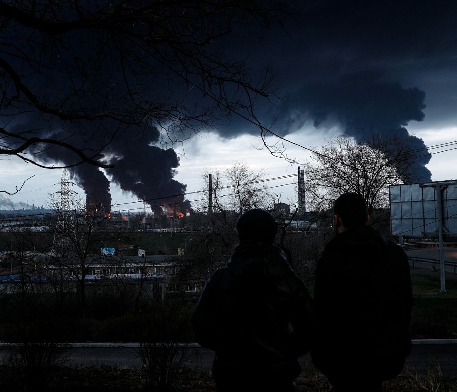 Tres columnas de humo en Odesa tras escuchar fuertes explosiones