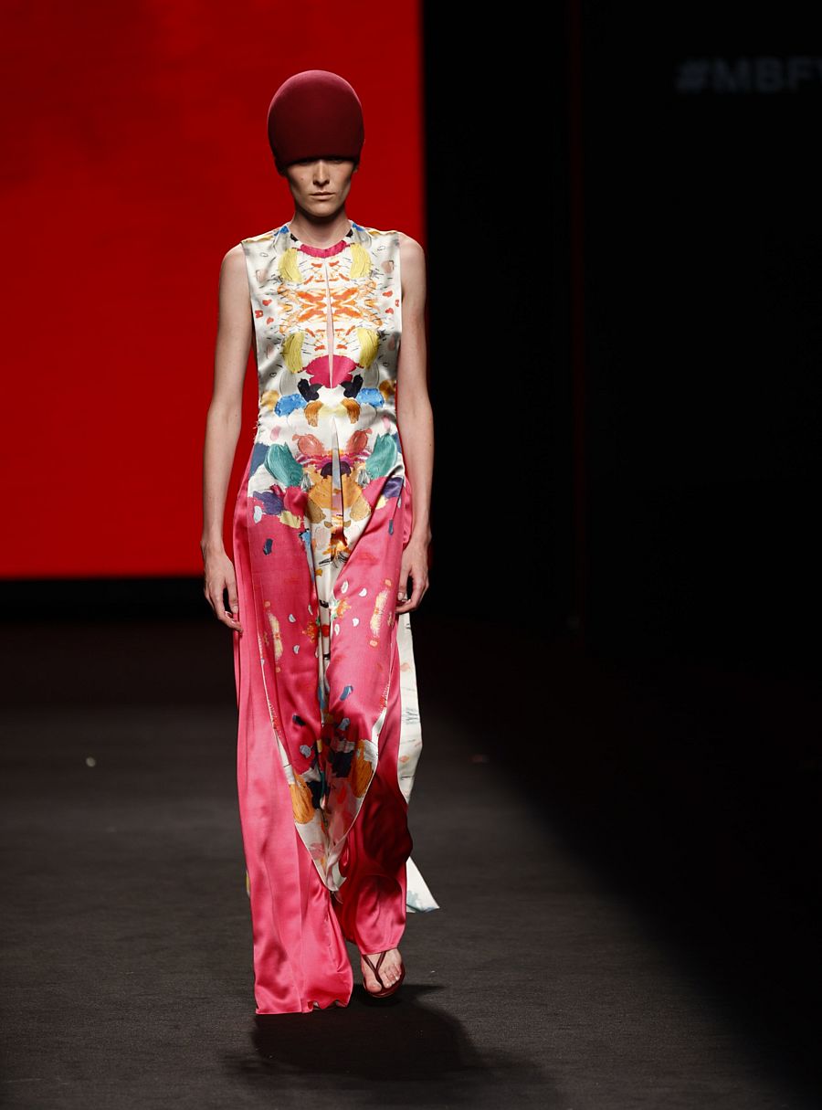 Los estampados son los protagonistas de la colección inspirada en la obra del artista Rubén Martín de Lucas 'El Jardín de Fukuoka'