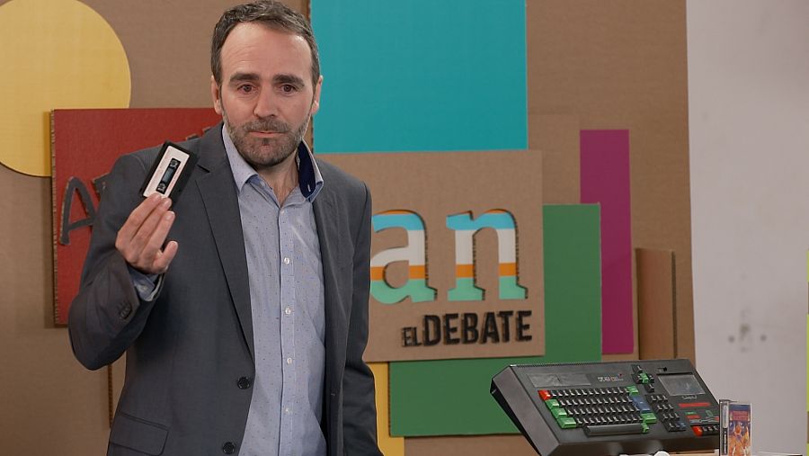 Aprendemos en Clan. El debate - Santiago Bustamante, periodista, director y presentador del programa `Fallo de sistema¿ en Radio 3