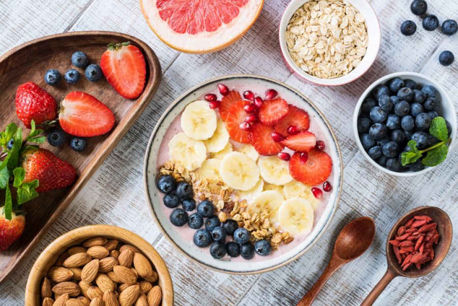 Idea de platos con frutos rojos