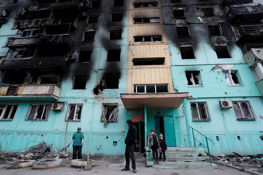 Edificio de apartamentos de Mariúpol, destrozado por los bombardeos