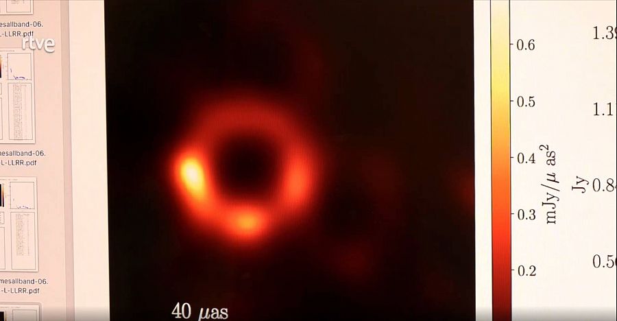  Primera fotografía de un agujero negro obtenida con los algoritmos