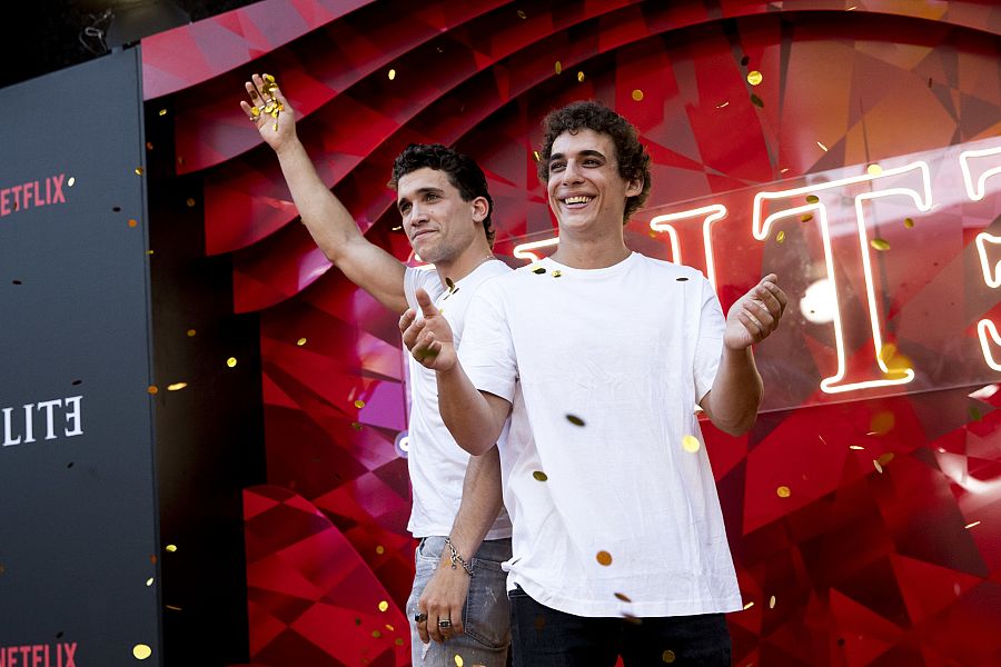 Jaime Lorente y Miguel Herrán