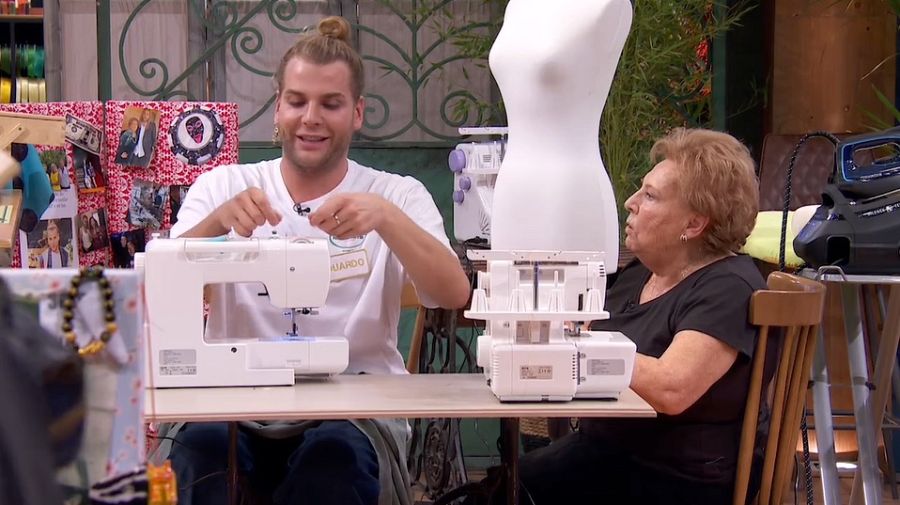 Eduardo Navarrete cose para su abuela Eduarda en 'Maestros de la Costura'