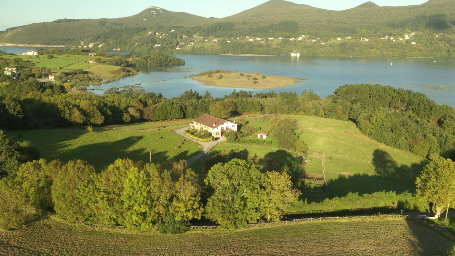 Vista a la ría de Urdaibai