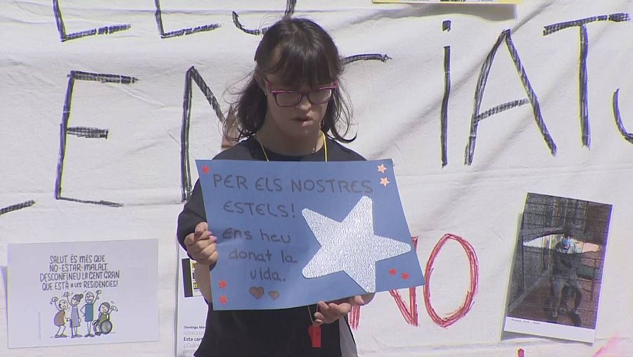 La mobilització dels 'Estels silenciats' ha reunit desenes de familiars