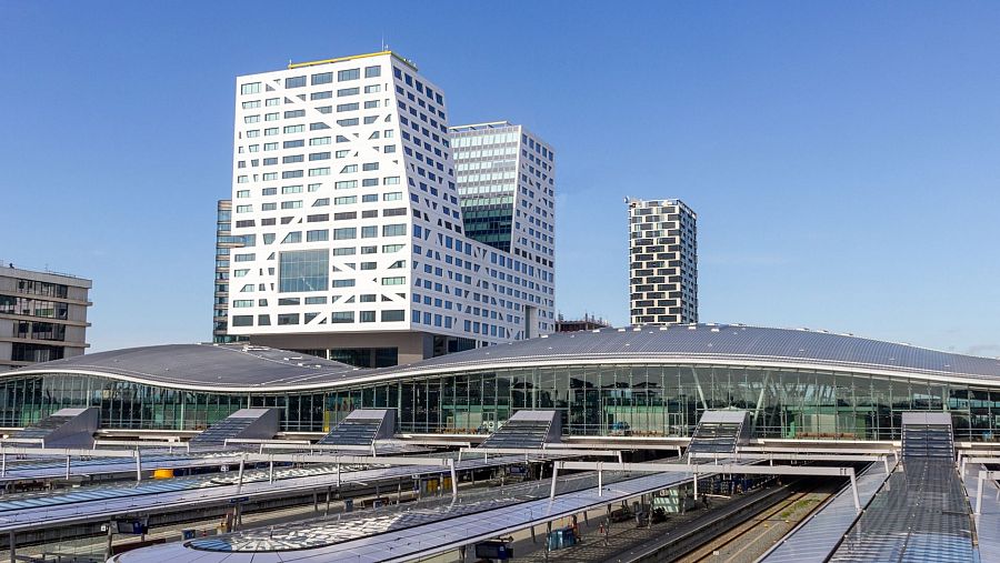 Paisaje urbano de Utrecht con el ferrocarril y alrededores