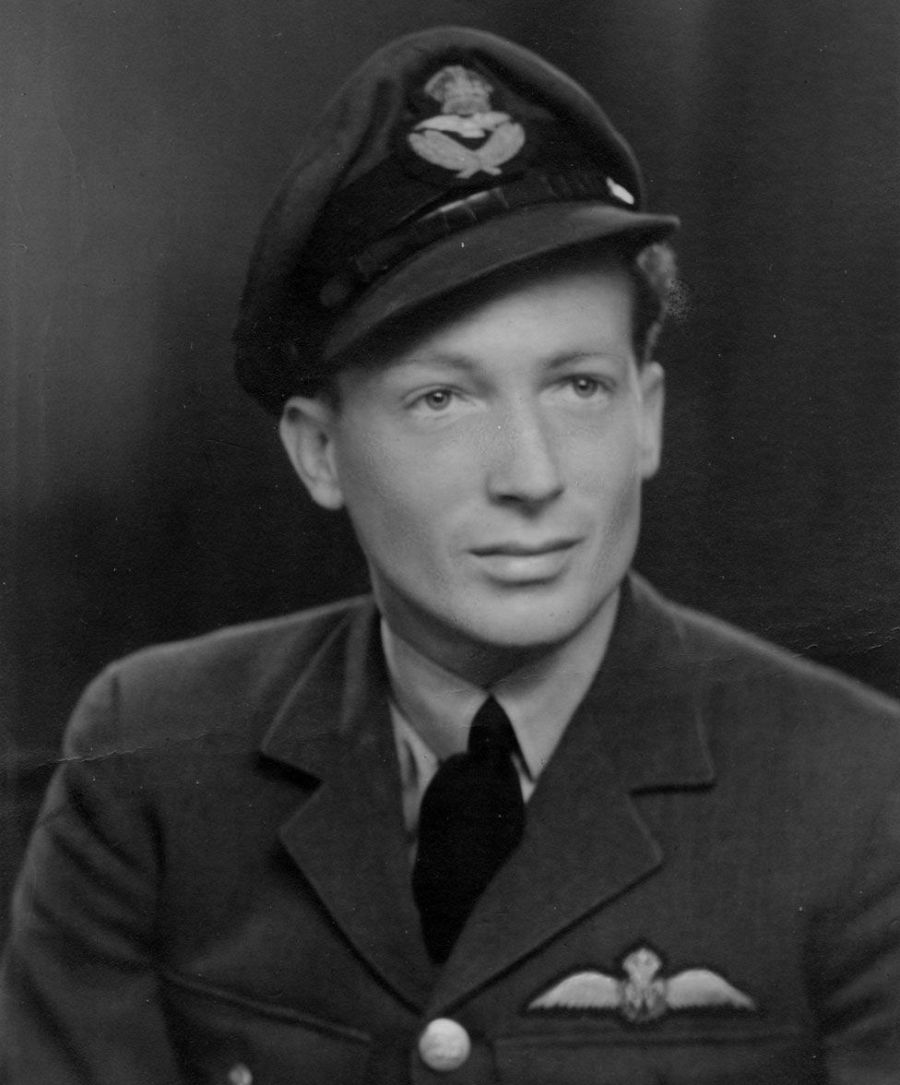 Retrato de William Ash, norteamericano que se alistó en la fuerza aérea del Canadá y luchó enla II Guerra Mundial en el Canal de la Mancha, hasta que derribaron su avión