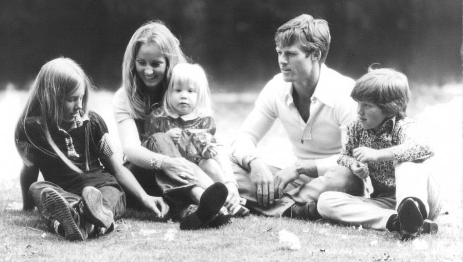 Lola Van Wagenen, primera mujer de Robert Redford y sus tres hijos