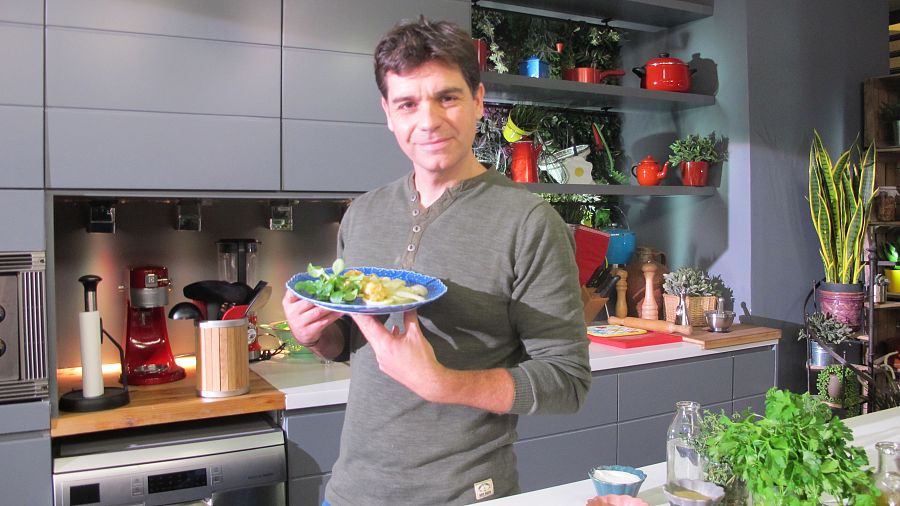 Sergio Fernández con las albóndigas de merluza e hinojo glaseado