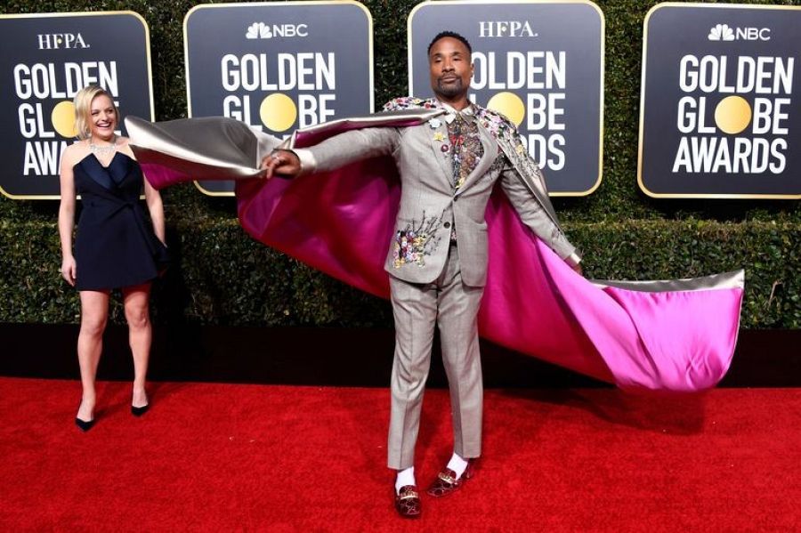 El actor Billy Porter luce un traje con capa ros, bordados y pedrería