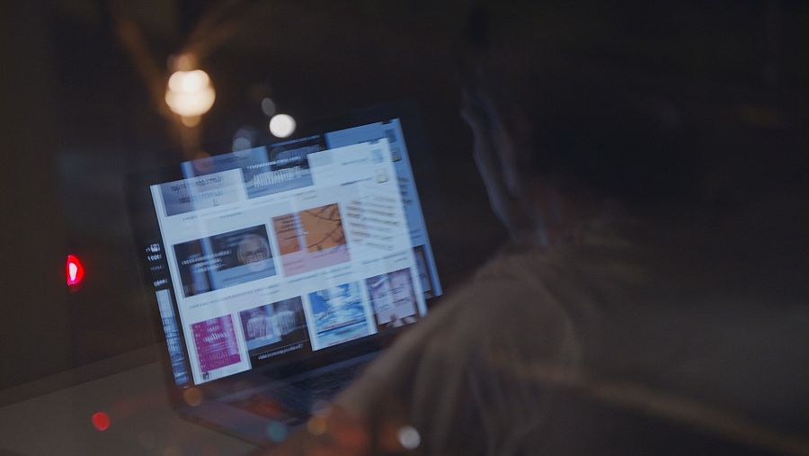 Páginas de Facebook e Instagram en un ordenador