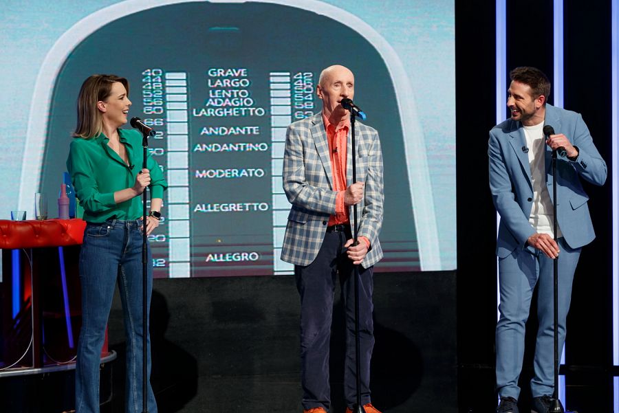 Micky con Ana Ibáñez y Àngel Pons en el plató de España Directo