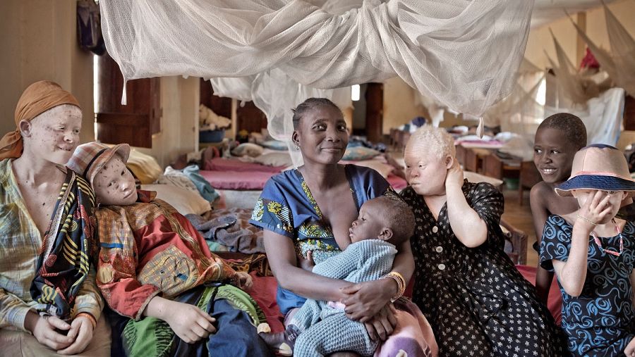 Mujeres y niños en el refugio de Kabanga