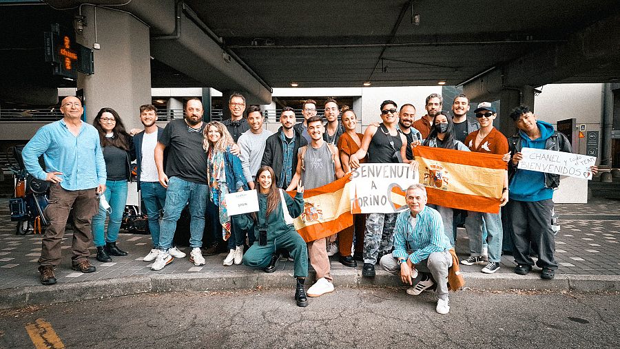 La delegación española a su llegada a Turín, sede de Eurovisión 2022