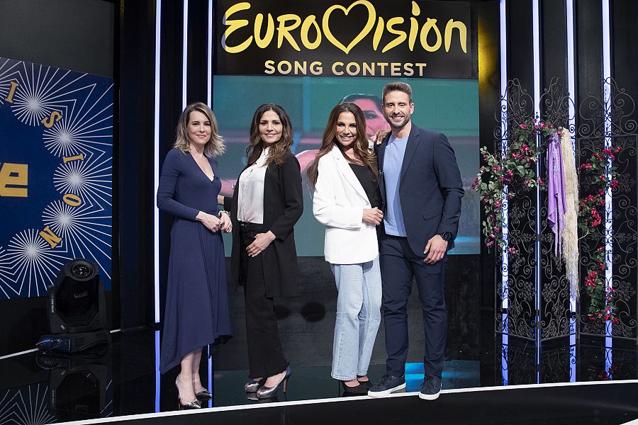 Azúcar Moreno con Ana Ibáñez y Àngel Pons en el plató de España Directo especial Eurovisión