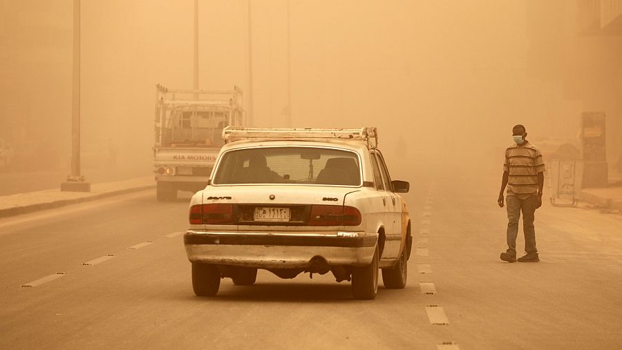 Una gran tormenta de arena en Irak deja un muerto y más de 5.000 hospitalizados