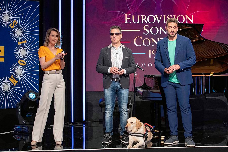 Serafín Zubiri y Peter con Ana Ibáñez y Àngel Pons en el plato especial Eurovisión de España Directo