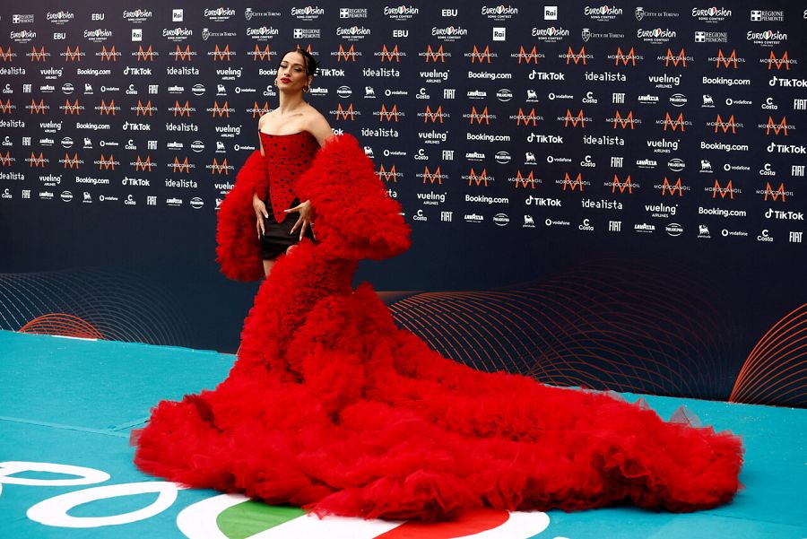 Chanel en la Opening Ceremony de Eurovisión 2022 con un estilismo impactante.