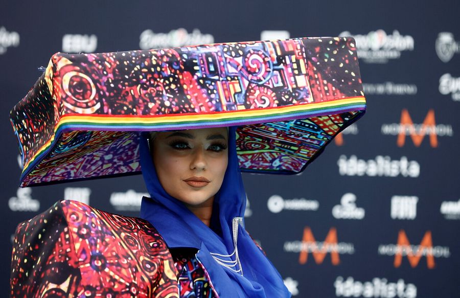 Ronela representa a Albania en Eurovisión 2022 y se ha convertido en una de las concursantes más polémicas del festival por su coreografía y por sus declaraciones. En la Opening Ceremony acudió vestida con un diseño de arte en el que aparecía la band