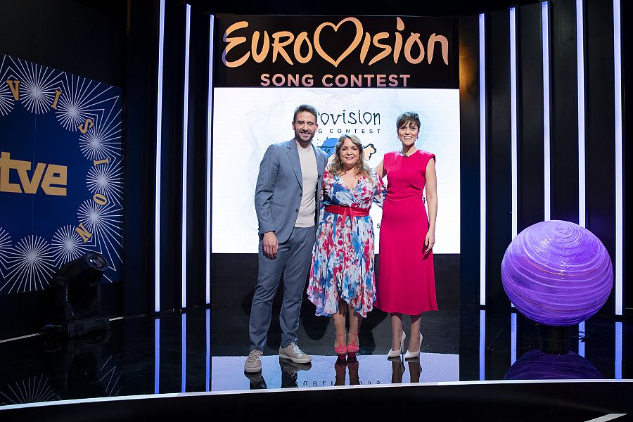 Anabel Conde con Àngel Pons y Miriam Moreno en el plató de Eurovisión de España Directo