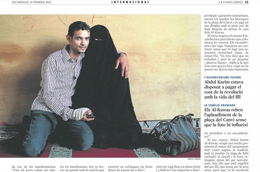 La foto de Fátima y Said publicada en 'La Vanguardia' el 19 de febrero de 2012