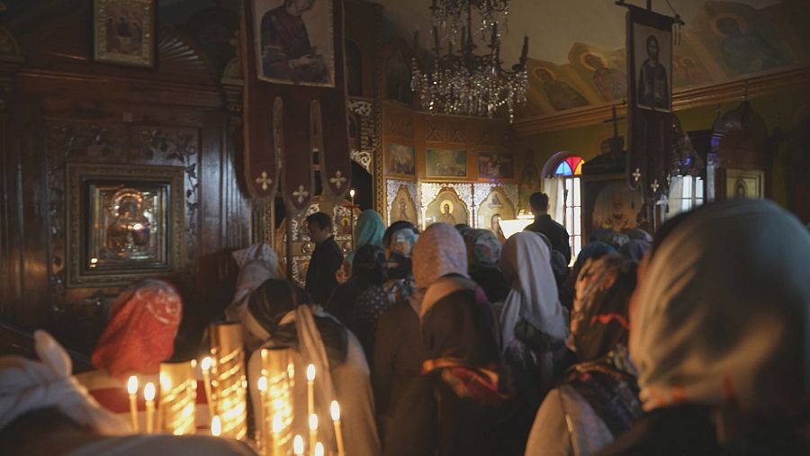 Oficio dominical de la iglesia ortodoxa rusa de Aya Panteleymon en Estambul.