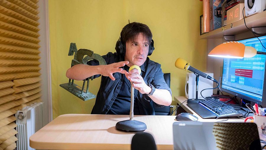 Juan Carlos té un estudi de ràdio a casa seva