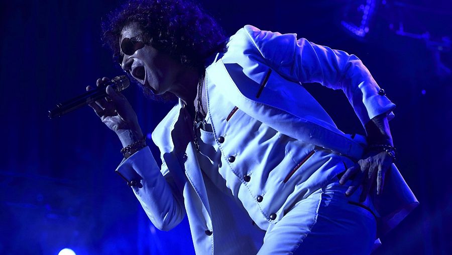 El cantante Enrique Bunbury, durante una actuación en directo.