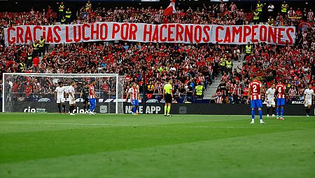 Pancarta de agradecimiento del Estadio Metropolitano a Luis Suárez.