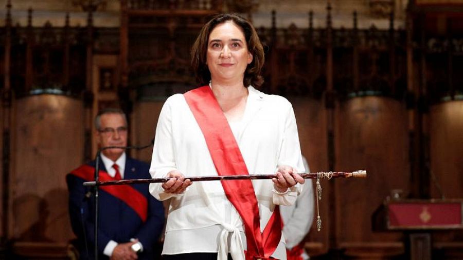 Ada Colau repeteix com alcaldesa de Barcelona gràcies al suport de Manuel Valls