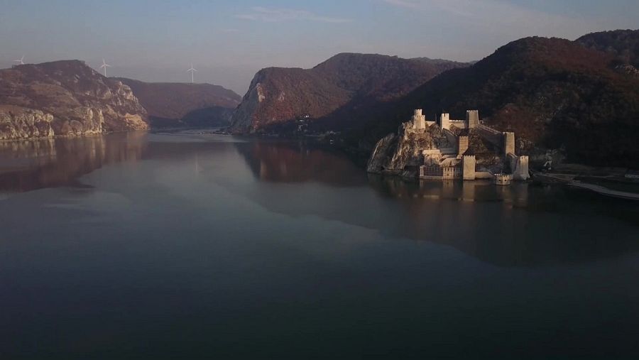 Fortalesa de Golubac a la riba sèrbia del Danubi