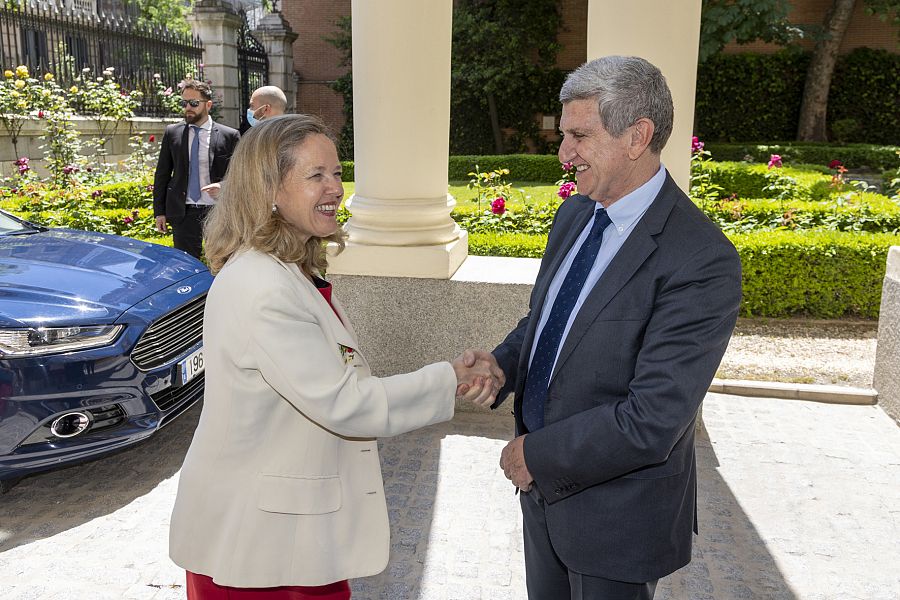 Nadia Calviño y José Manuel Pérez Tornero