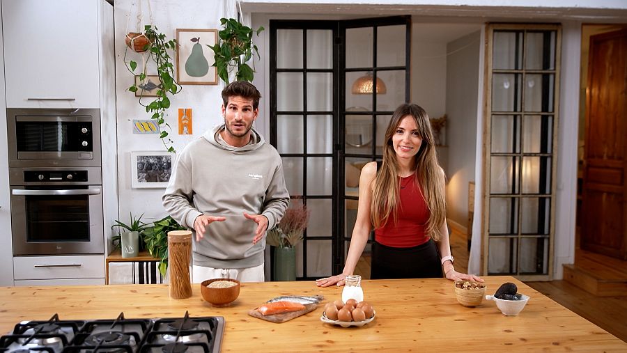 Cesc Escolà i Sara Martínez a la cuina a 'FitMés'