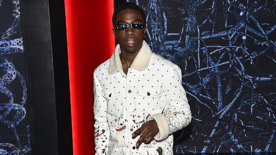 Caleb McLaughing es el actor más mayor del reparto