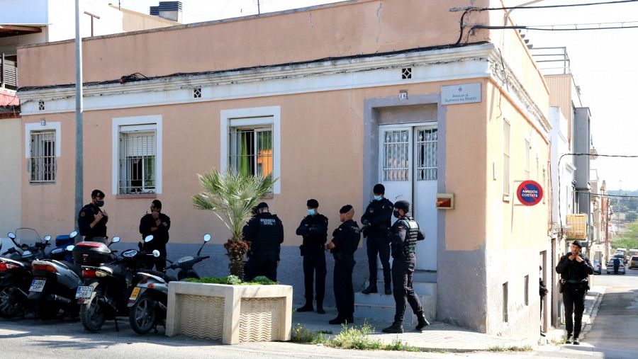 Operatiu de la Guàrdia Civil en un domicili de Vilanova i la Geltrú per difondre contingut gihadista 