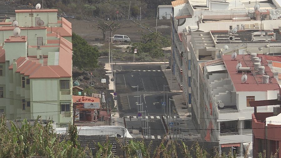 Ocho meses después de la explosión del volcán, las calles de Puerto Naos siguen desiertas