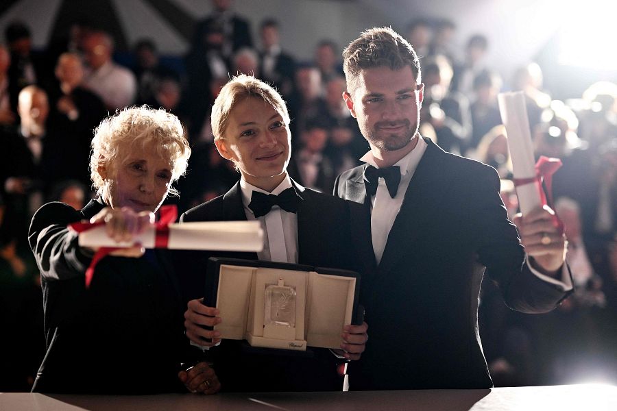 El directo de 'Close' Lukas Dhont, junto a su actor Eden Dambrine, y la directora de 'Stars of noon' Claire Denis.