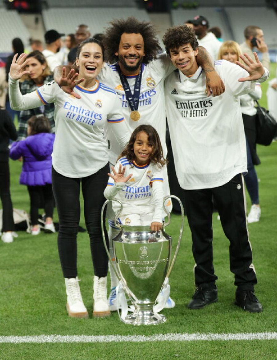 Marcelo y su esposa, Clarice Alves, celebran la 14.ª Champions League del Real Madrid