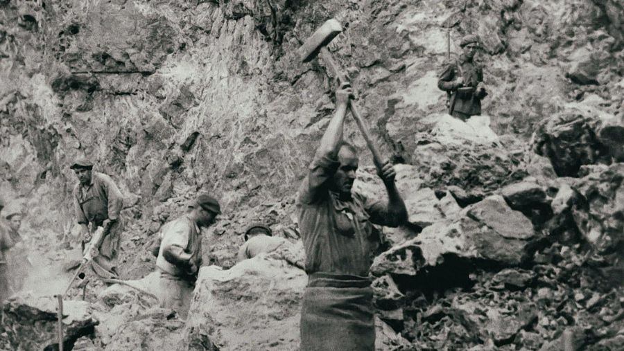 Presos trabajando en un destacamento penal del franquismo