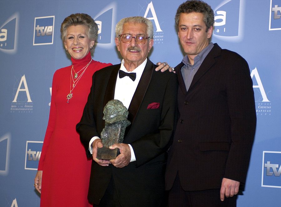 Juan Antonio Bardem junto a su hermana Pilar y su hijo Miguel