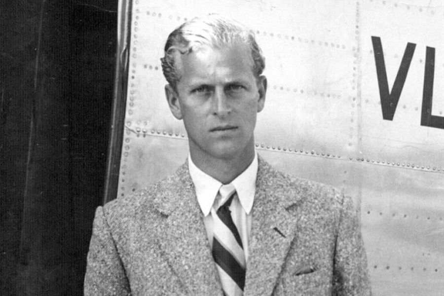 Felipe de Grecia y Dinamarca en su juventut, vestido de civil