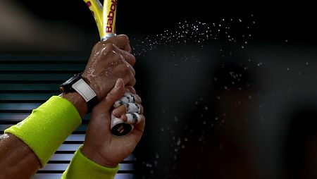 Detalle del partido entre Nadal y Zverev en Roland Garros.